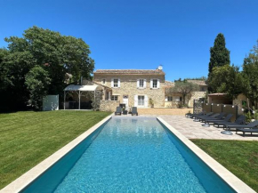 Grand Mas Provençal rénové avec piscine-plage